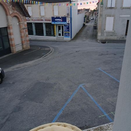 Hotel Chic Et Relax à Montmarault Extérieur photo
